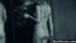 خضوع شرجي تام: يأخذها متى شاءت