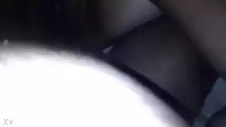 سيدة ناضجة تدعوني للداخل لمشهد إباحي صريح