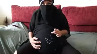 حامل ومتلهفة: زوجة الأب تُملأ بواسطة ربيبها