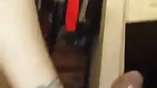أول مص قضيب على الإطلاق ينتهي بقذف على الوجه