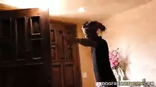 رجل ديوث يشاهد زوجته وهى تتناك