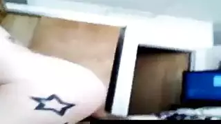 خيال وشم مراهق جامح: مشهد كس مكشوف