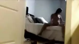  مراهقة هواة تتعامل مع قضيب سميك