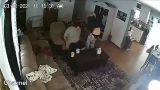ابوك يتصل اصمت