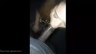 فيلم إباحي صريح: فتاة فاتنة تركب القضيب في جلسة جماعية مكثفة
