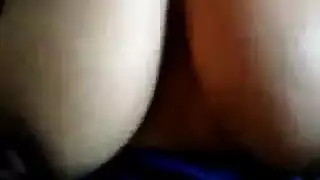 عشيقة شابة في جنس شرجي عنيف مع قضيب وحشي