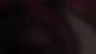 جنس مثلي يعرض قضيباً أحمر نابضاً