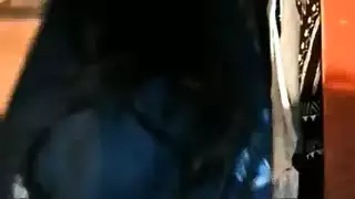 ادخال اصبع الزوجة في ظ