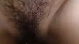لي يسحق العاهرة بحلق عميق وشرج خشن