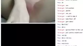 في سن المراهقة صغيرتي يمس بوسها الجميل من الخلف