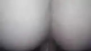تفريشها على سرير المساج لعمليات جنسية قاسية