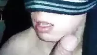 شقراء تبلع قضيب خنثى كبير بعمق