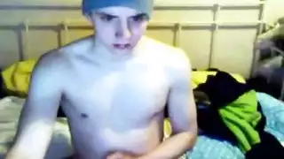 رجل مثلي الجنس قرنية الحصول على حفر من قبل آخر