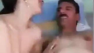 فيديو سكس امراه سعوديه تنتاك امام بناتها