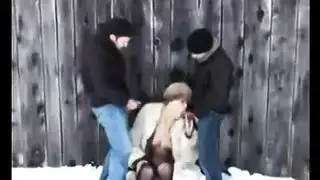 قضيب الرجل الأصلع يملأ العاهرة الروسية بانتظام