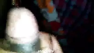 صغيرة الحجم الفقراء وعريضة المنكبين السوداء وصغير الحجم الابيض