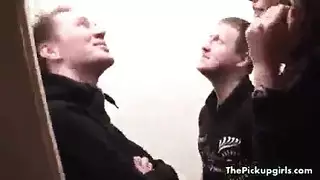 التقاط شقراء يحصل على جزء من الوظيفة