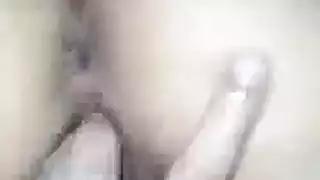 عاهرة البيكيني تقطر مبللة لسكس في المطبخ