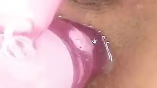 تلميذة مراهقة تسيل بشدة
