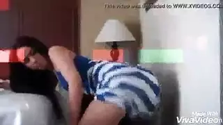 عسل مراهقة يصبح صلباً ويندفع بالنشوة