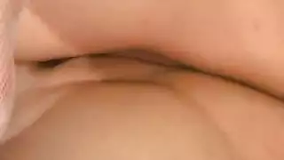 قبل شفتيها فرنسياً ثم املأ فتحتها المبللة