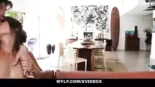 نيمها على ظهرها
