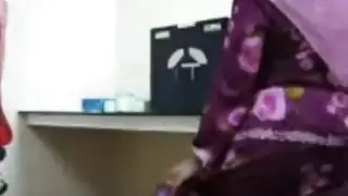 زوجته تفاجءه