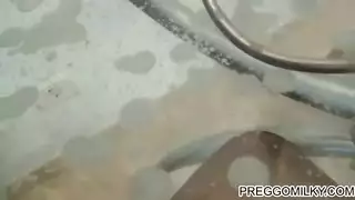 اجنبي يمص البزار الحليب اجنبيه