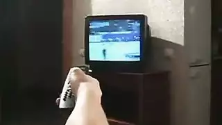 رجل يفتح غشاء البكري لبنت