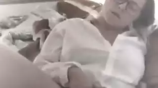 فتاة هدية رائعة دعت على صديقتها الفاسد