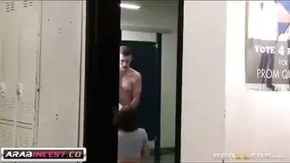 أكاديمية المراهقات المشاكسات غانغ بانغ صفي قاسي