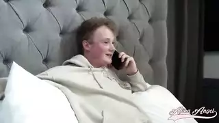 إلينا أنجل في جنس ثلاثي حار مع شاب ممتع