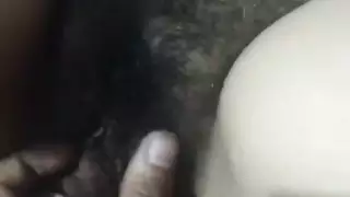فرج مشعر وثدي هائل في خيال جنسي إباحي