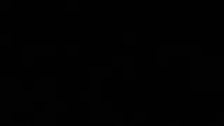 فمها ولسانها الخبيران يعملان على قضيبه الأبيض السميك