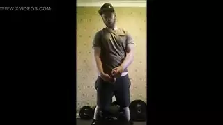 إباحية عربية مثلية: حلق و شرج يُملآن في مشهد صريح