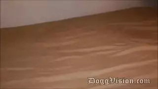 يمص حلماتها بوحشية