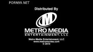 تداعب كسها امامه