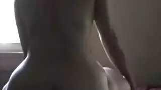 سكس بنت خاينه في غرفتها تفتح الباب لزبونها بعد غياب مترجم زي اشمعه