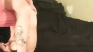 الأخوات ذوات المؤخرات الكبيرة يتناوبن على رجل محظوظ