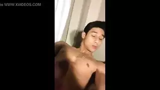 حفلة جنس في السيارة مع شاب مثير وأصدقائه
