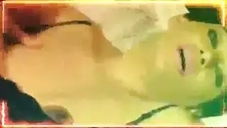 يهدي زوجته لصديقه