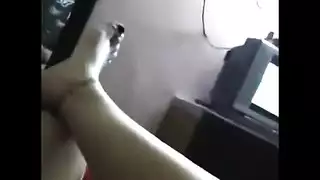 ابني بيستحمه وانا ريح اتناك