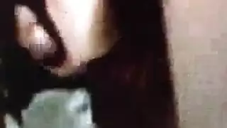 مص مكثف للخصيتين وعمل الحلق العميق