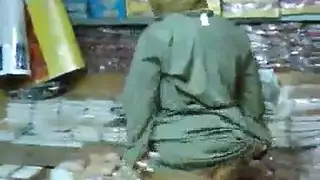 مرا محجبة كبيرة في السن مصرية