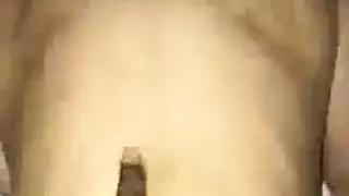 رجل أسود يركب مؤخرة لاتينية في مشهد إباحي ساخن بالفندق