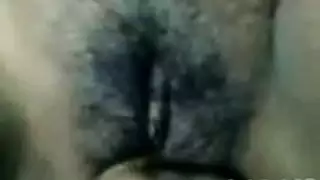 كريامبي خفي في فتحة صديقتها النائمة الضيقة