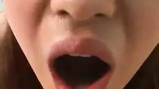 مثير اليابانية كتي يأخذ رجل مسن إلى منزلها لممارسة الجنس