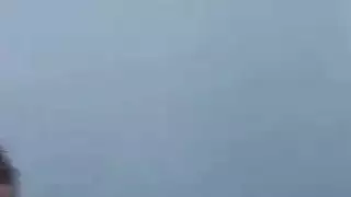 سيسي ts يسيل لعابه على ديلدو سميك في مشهد صريح