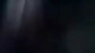 جميلة شمال أفريقيا تأخذ قضيبًا كبيرًا في مثلث جنسي