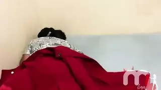 النوم العميق يتحول إلى جنس شرجي صارم مع قضيب أسود كبير